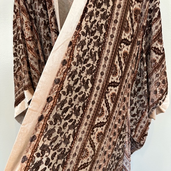 JOYFOLIE Alanis Kimono - Picture 5 of 13